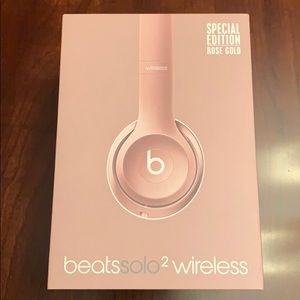 Beats Solo 2 Wireless Rose Gold